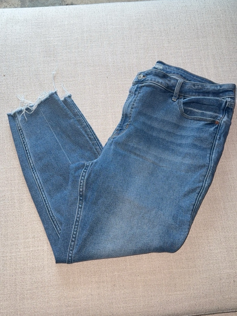 Old Navy Women's Skinny Jeans in Medium Blue Wash
